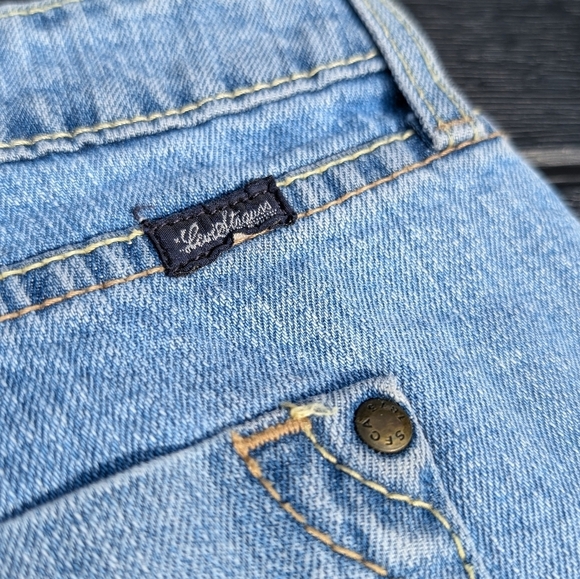 Classic Levi’s Strauss Low Rise Jean Shorts - Picture 8 of 10